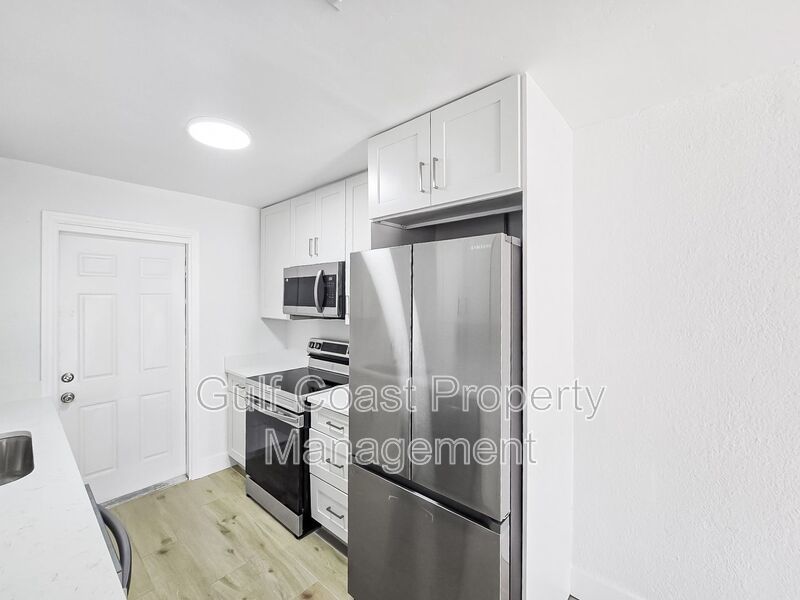 Updated Two Bedroom, One Bath Duplex located Near Downtown Palmetto property image