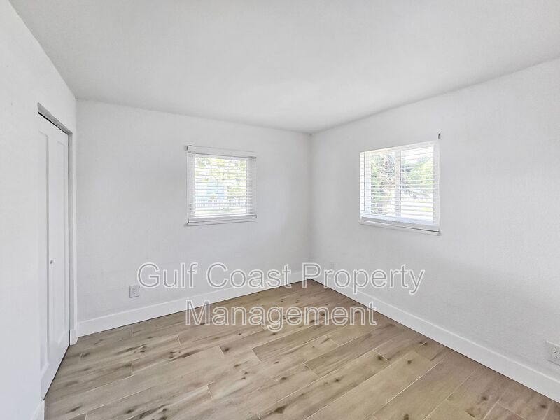 Updated Two Bedroom, One Bath Duplex located Near Downtown Palmetto property image