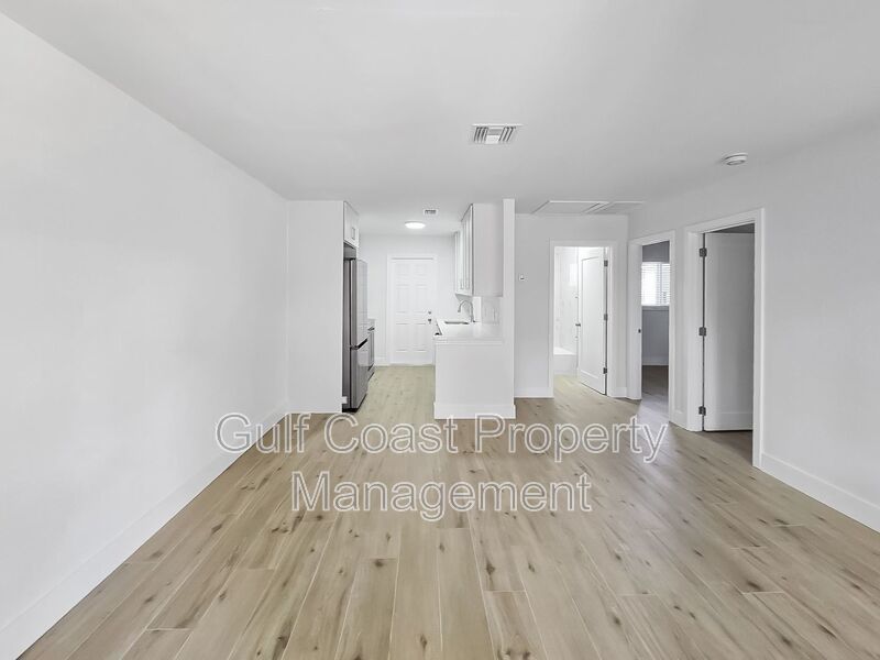 Updated Two Bedroom, One Bath Duplex located Near Downtown Palmetto property image