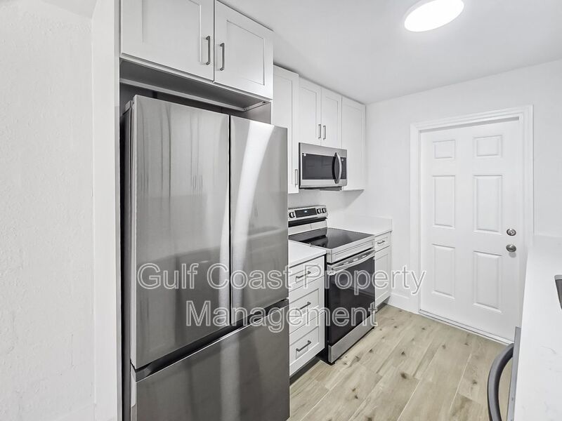 Updated Two Bedroom, One Bath Duplex located Near Downtown Palmetto property image