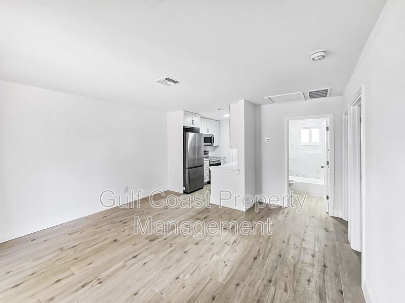 Updated Two Bedroom, One Bath Duplex located Near Downtown Palmetto property image