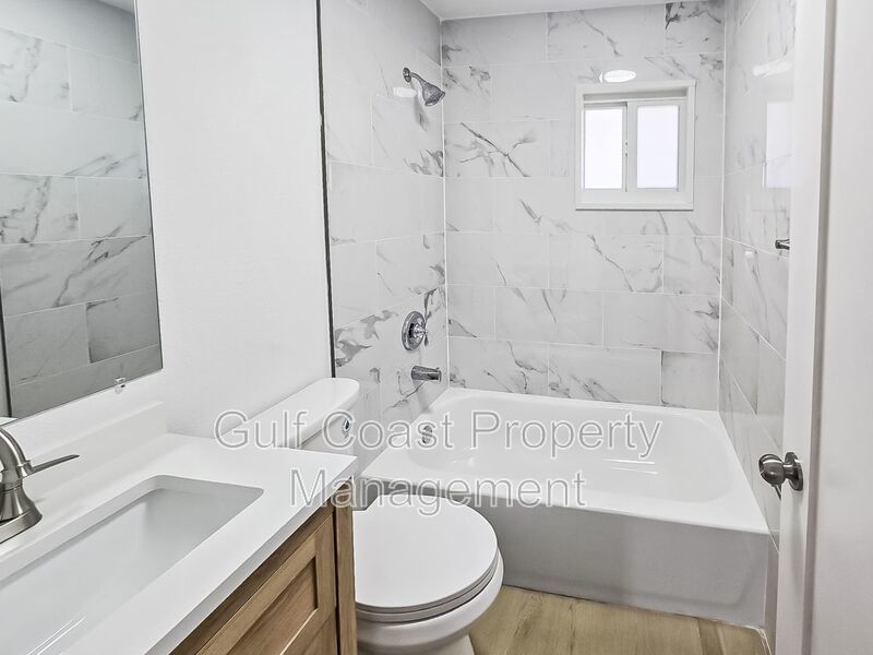 Updated Two Bedroom, One Bath Duplex located Near Downtown Palmetto property image