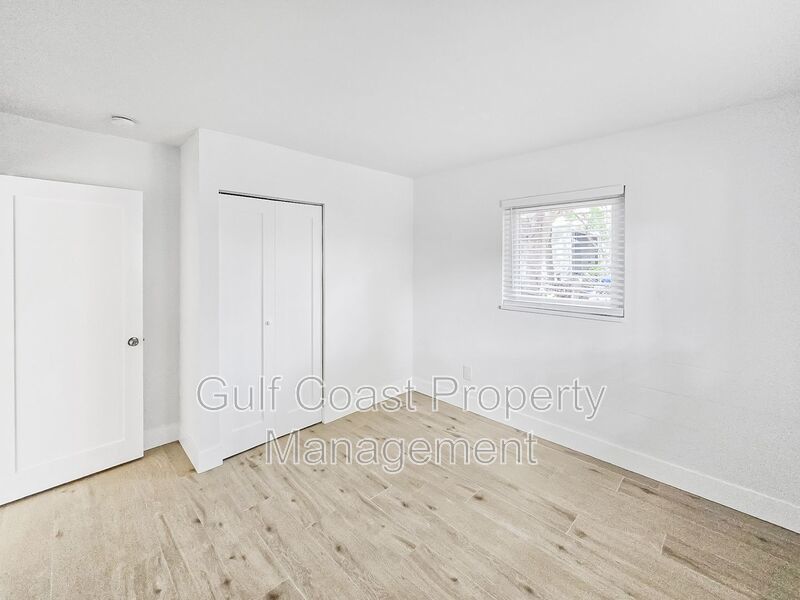 Updated Two Bedroom, One Bath Duplex located Near Downtown Palmetto property image