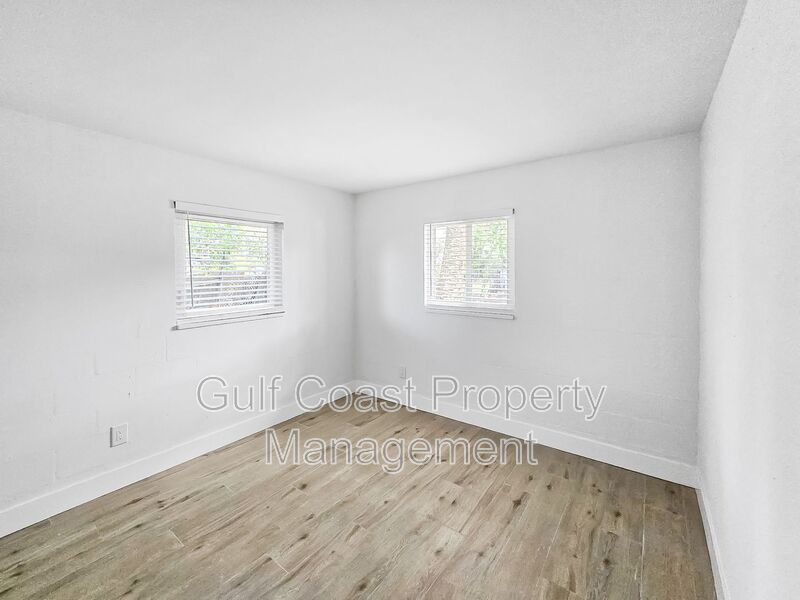 Updated Two Bedroom, One Bath Duplex located Near Downtown Palmetto property image