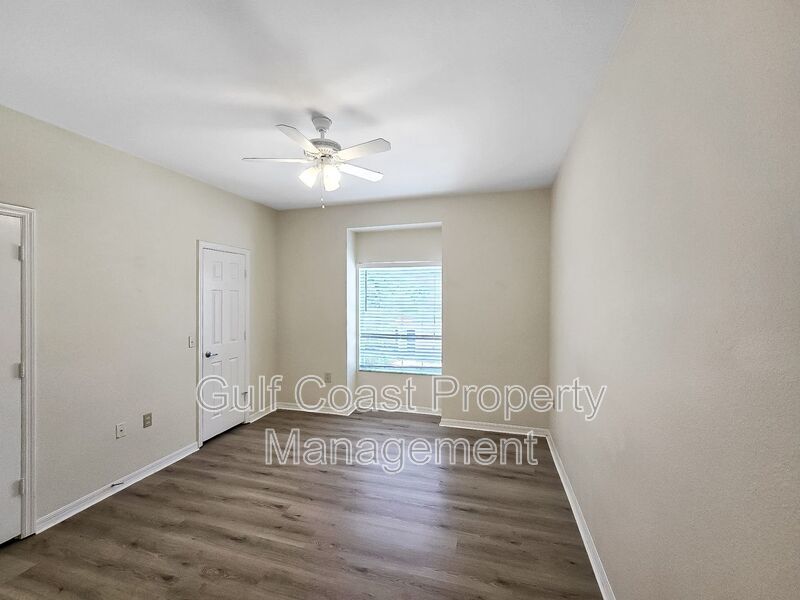Limited-Time Offer: Two-for-One Application Fee Special! Flexible Move-In Costs! Pay only half the security deposit at lease signing and spread the rest over your first two months! property image