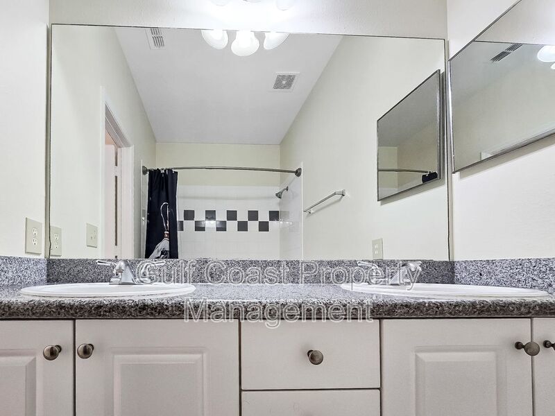 Limited-Time Offer: Two-for-One Application Fee Special! Flexible Move-In Costs! Pay only half the security deposit at lease signing and spread the rest over your first two months! property image