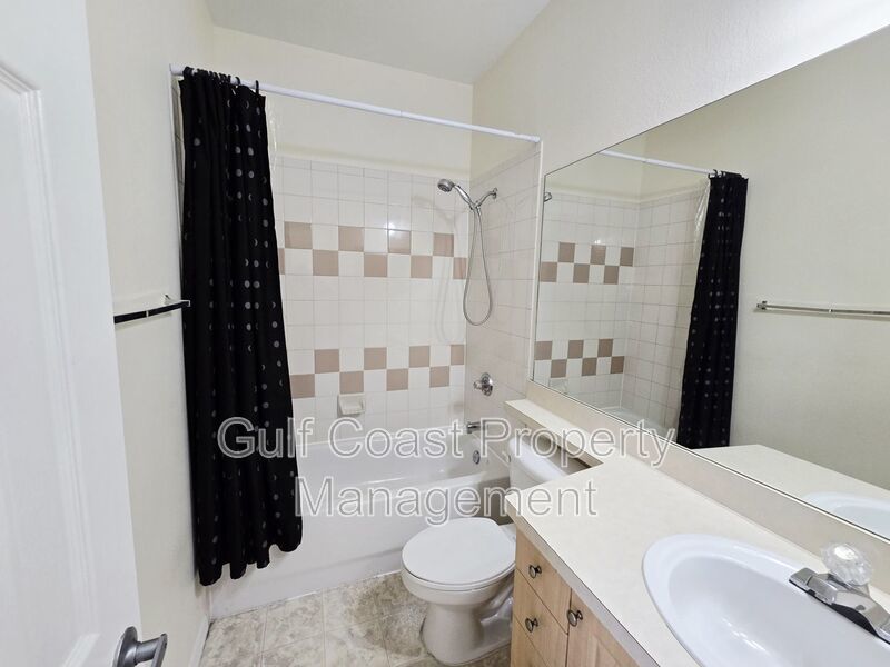 Limited-Time Offer: Two-for-One Application Fee Special! Flexible Move-In Costs! Pay only half the security deposit at lease signing and spread the rest over your first two months! property image