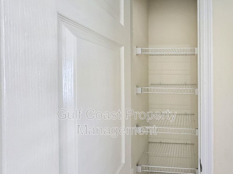 Limited-Time Offer: Two-for-One Application Fee Special! Flexible Move-In Costs! Pay only half the security deposit at lease signing and spread the rest over your first two months! property image