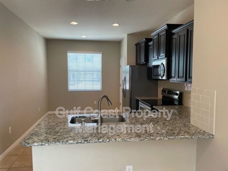 Light and Bright Townhome Available for Rent property image
