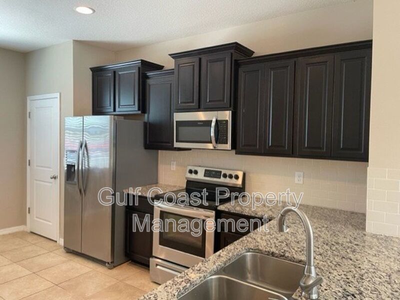 Light and Bright Townhome Available for Rent property image