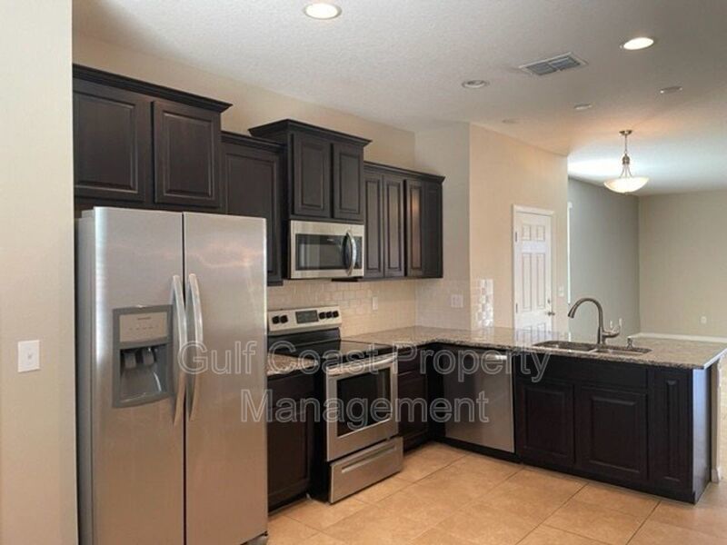 Light and Bright Townhome Available for Rent property image