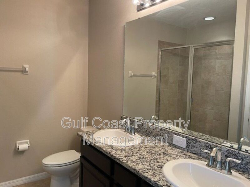 Light and Bright Townhome Available for Rent property image