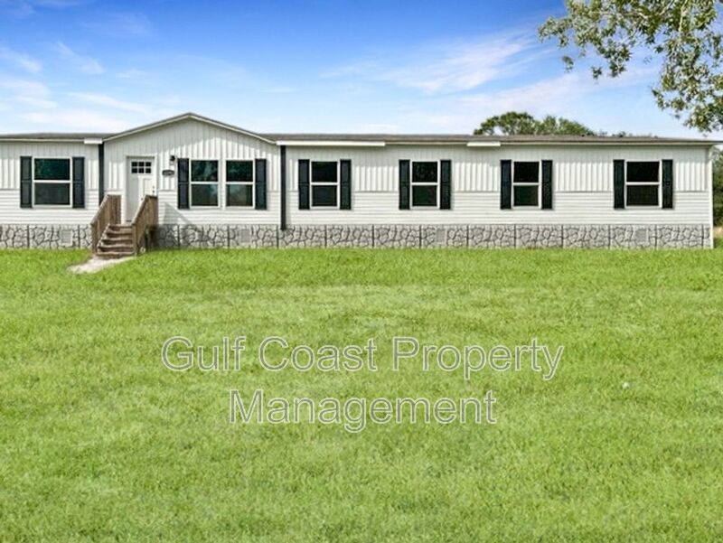 A Rare Find Five Bedrooms And Three Baths Located In Punta Gorda. property image
