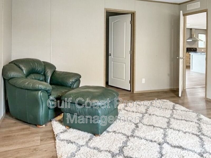 A Rare Find Five Bedrooms And Three Baths Located In Punta Gorda. property image