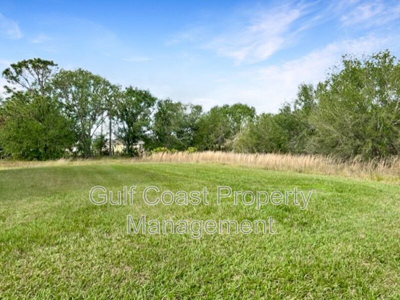 A Rare Find Five Bedrooms And Three Baths Located In Punta Gorda. property image