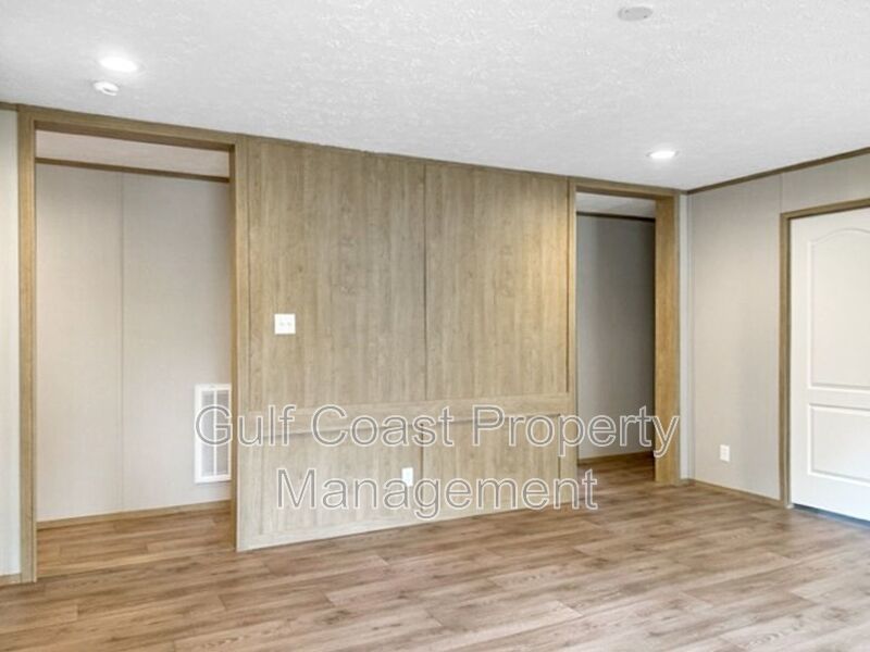 A Rare Find Five Bedrooms And Three Baths Located In Punta Gorda. property image