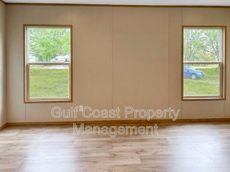 A Rare Find Five Bedrooms And Three Baths Located In Punta Gorda. property image