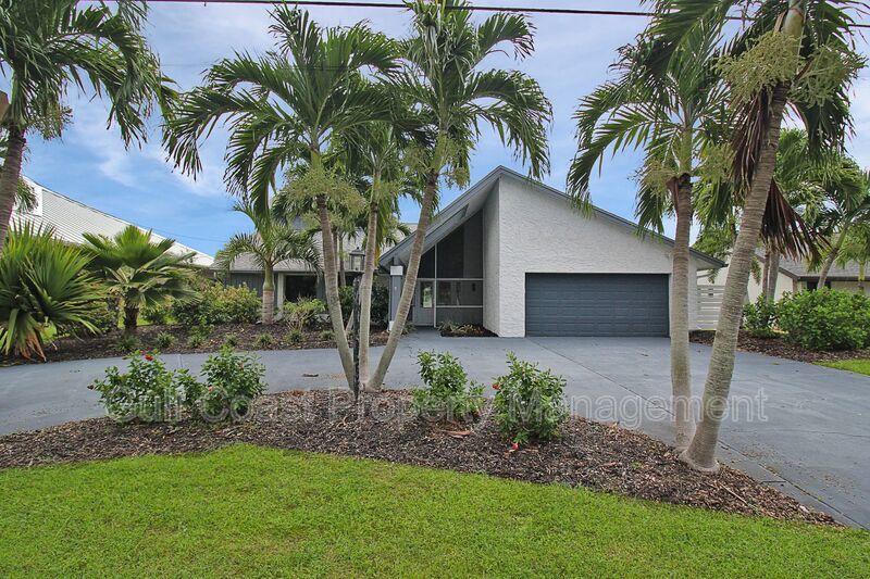 Stunning Waterfront Pool Home in the Heart or Cape Coral property image