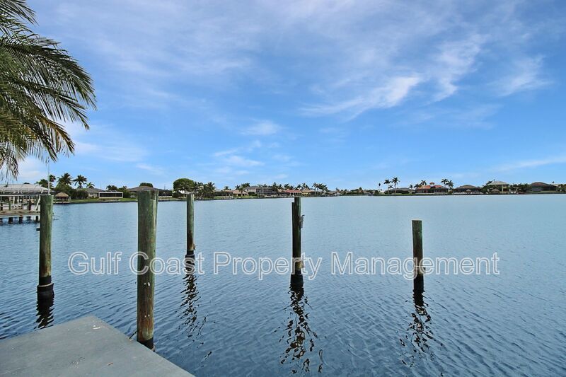 Stunning Waterfront Pool Home in the Heart or Cape Coral property image