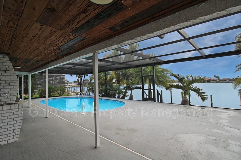 Stunning Waterfront Pool Home in the Heart or Cape Coral property image