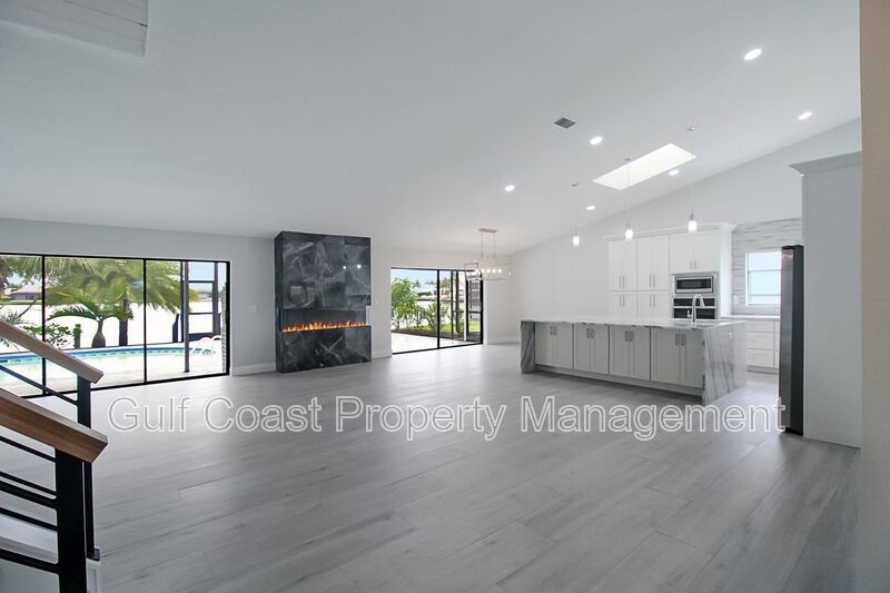 Stunning Waterfront Pool Home in the Heart or Cape Coral property image