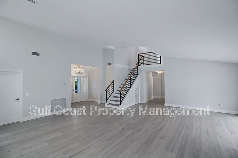 Stunning Waterfront Pool Home in the Heart or Cape Coral property image