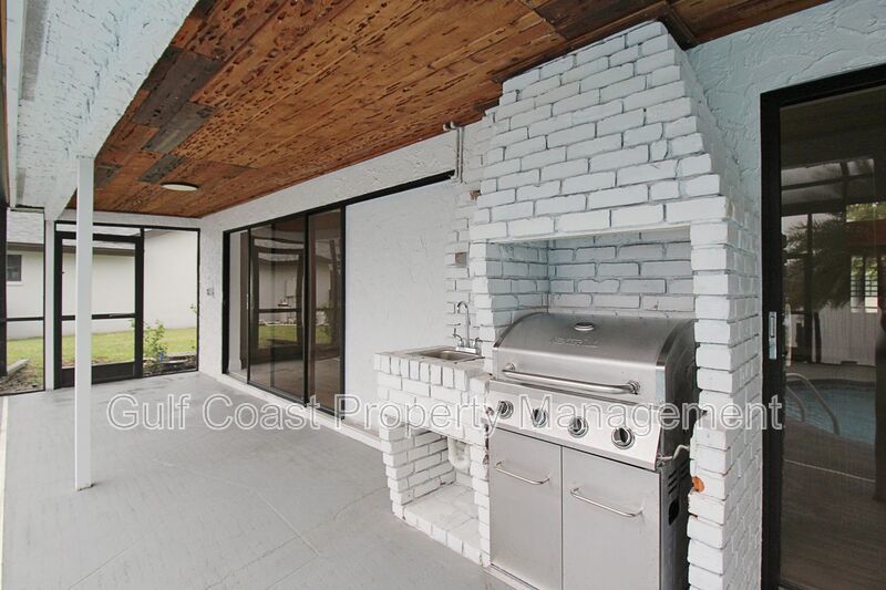 Stunning Waterfront Pool Home in the Heart or Cape Coral property image