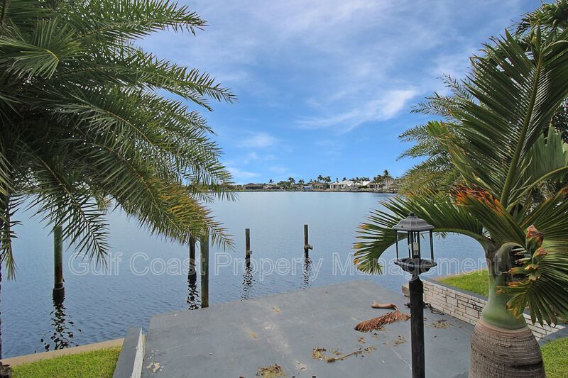 Stunning Waterfront Pool Home in the Heart or Cape Coral property image