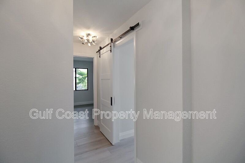 Stunning Waterfront Pool Home in the Heart or Cape Coral property image