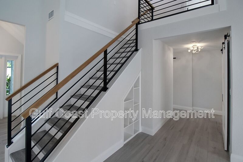 Stunning Waterfront Pool Home in the Heart or Cape Coral property image