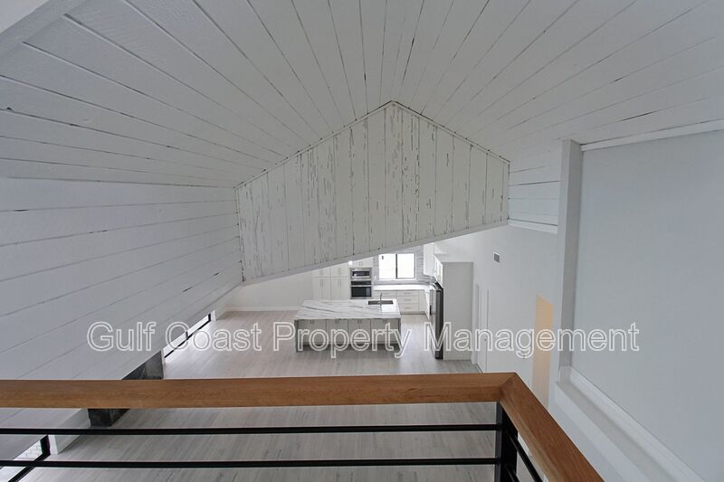 Stunning Waterfront Pool Home in the Heart or Cape Coral property image