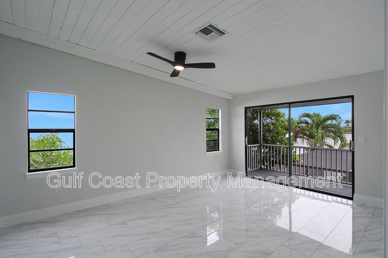 Stunning Waterfront Pool Home in the Heart or Cape Coral property image