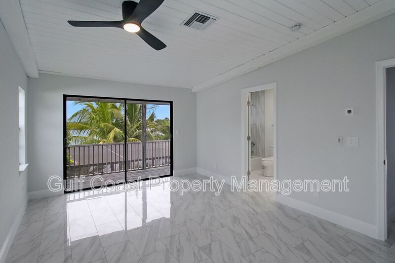 Stunning Waterfront Pool Home in the Heart or Cape Coral property image