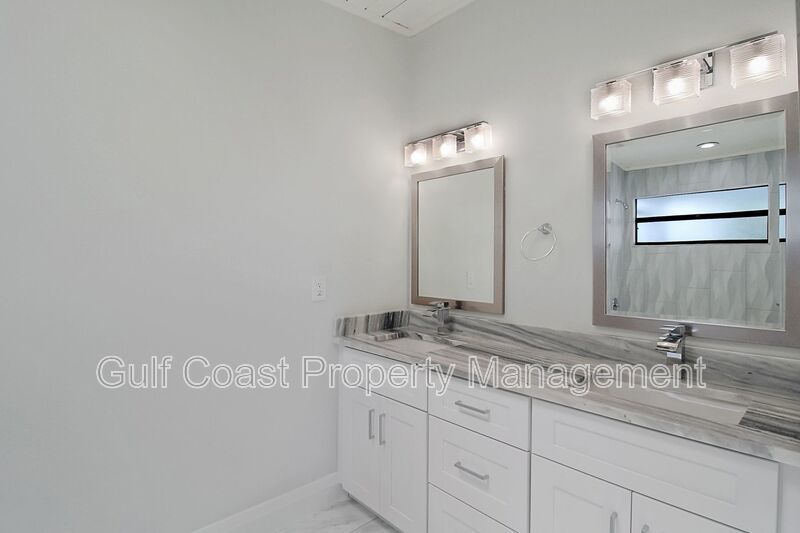 Stunning Waterfront Pool Home in the Heart or Cape Coral property image