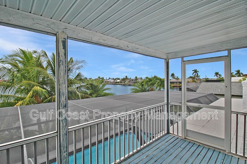 Stunning Waterfront Pool Home in the Heart or Cape Coral property image