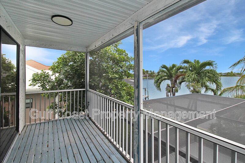 Stunning Waterfront Pool Home in the Heart or Cape Coral property image