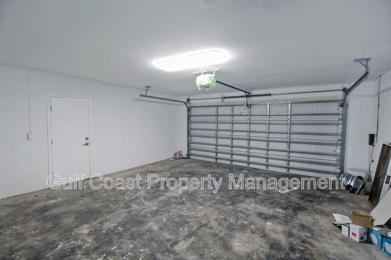 Stunning Waterfront Pool Home in the Heart or Cape Coral property image