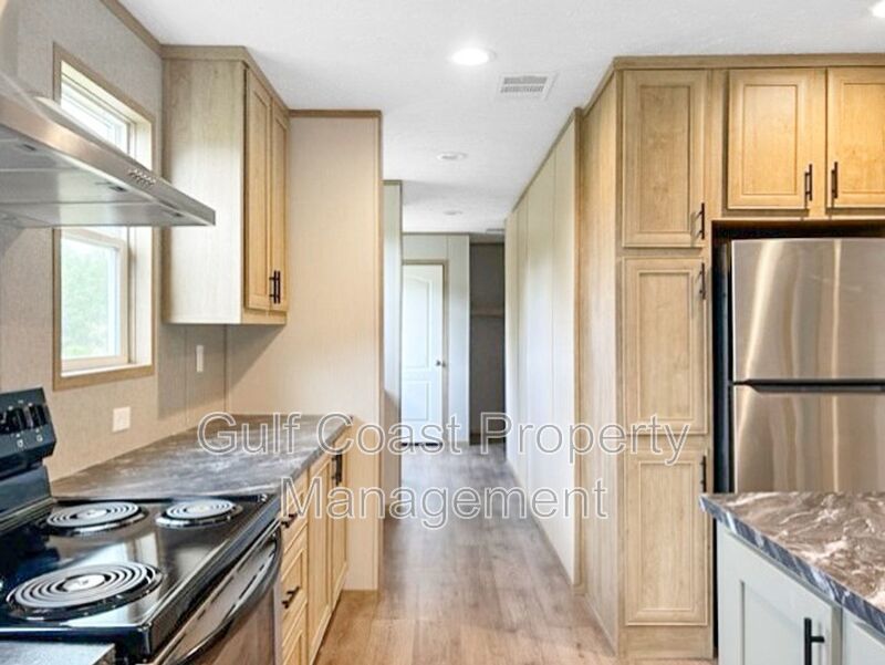 A Rare Find Five Bedrooms And Three Baths Located In Punta Gorda. property image
