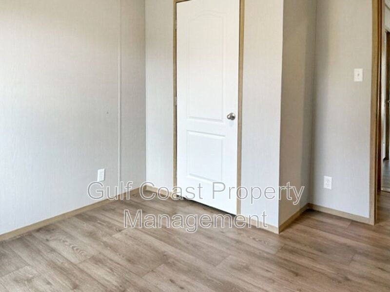 A Rare Find Five Bedrooms And Three Baths Located In Punta Gorda. property image