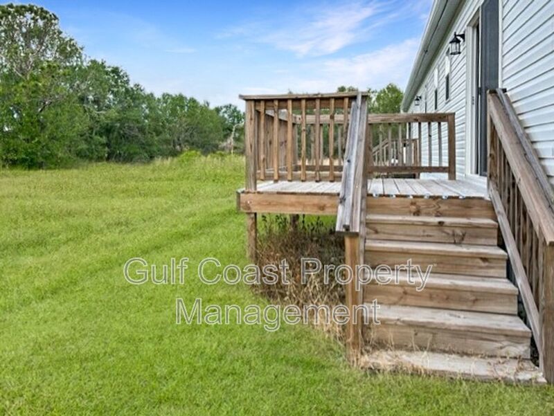 A Rare Find Five Bedrooms And Three Baths Located In Punta Gorda. property image