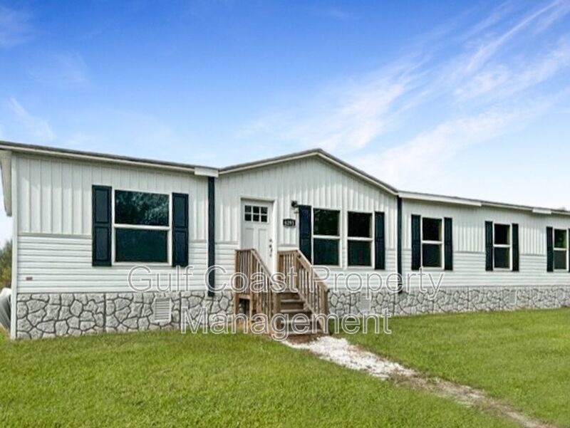 A Rare Find Five Bedrooms And Three Baths Located In Punta Gorda. property image