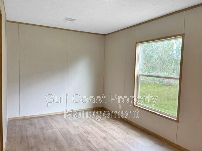 A Rare Find Five Bedrooms And Three Baths Located In Punta Gorda. property image