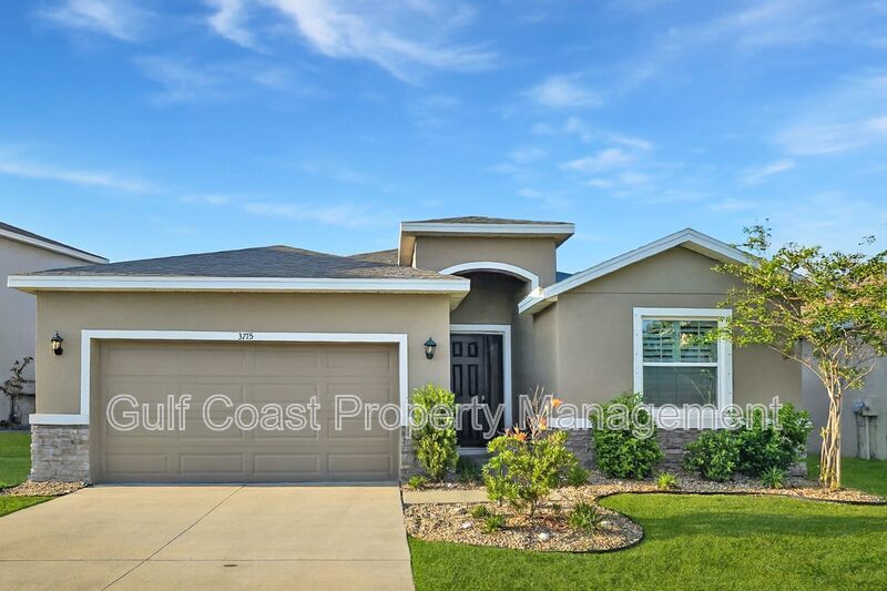 Limited-Time Offer: Two-for-One Application Fee Special! Flexible Move-In Costs! Pay only half the security deposit at lease signing and spread the rest over your first two months! property image