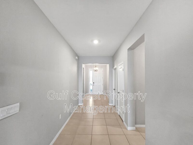 Limited-Time Offer: Two-for-One Application Fee Special! Flexible Move-In Costs! Pay only half the security deposit at lease signing and spread the rest over your first two months! property image