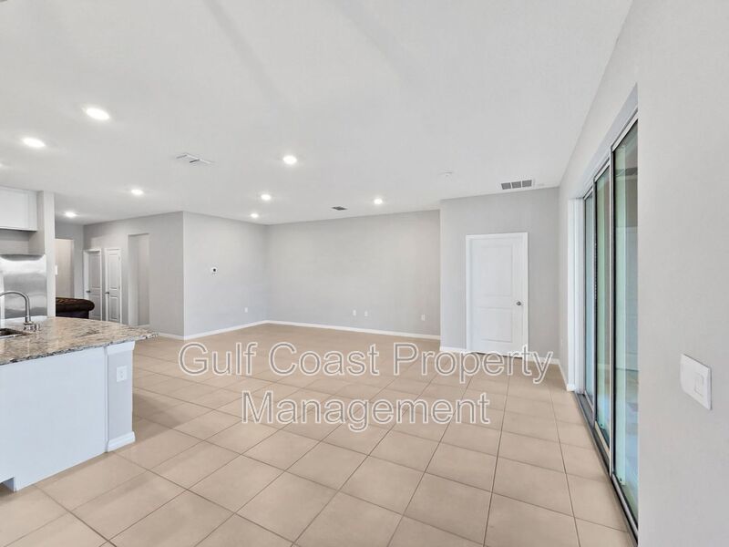 Limited-Time Offer: Two-for-One Application Fee Special! Flexible Move-In Costs! Pay only half the security deposit at lease signing and spread the rest over your first two months! property image