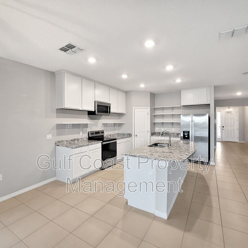 Limited-Time Offer: Two-for-One Application Fee Special! Flexible Move-In Costs! Pay only half the security deposit at lease signing and spread the rest over your first two months! property image