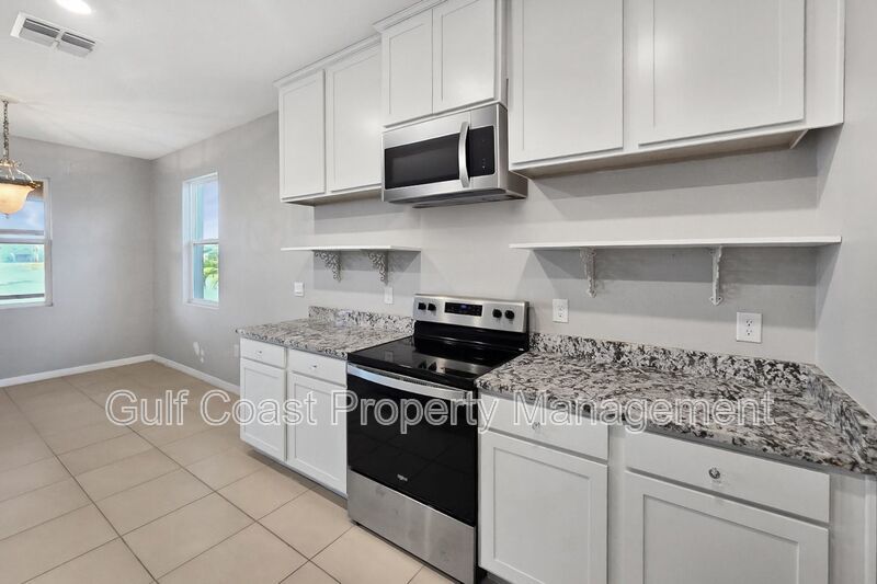 Limited-Time Offer: Two-for-One Application Fee Special! Flexible Move-In Costs! Pay only half the security deposit at lease signing and spread the rest over your first two months! property image
