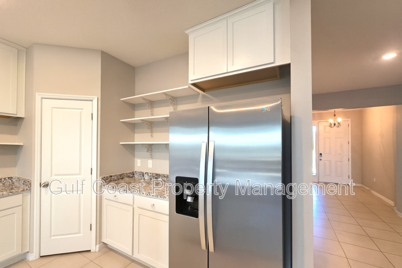 Limited-Time Offer: Two-for-One Application Fee Special! Flexible Move-In Costs! Pay only half the security deposit at lease signing and spread the rest over your first two months! property image