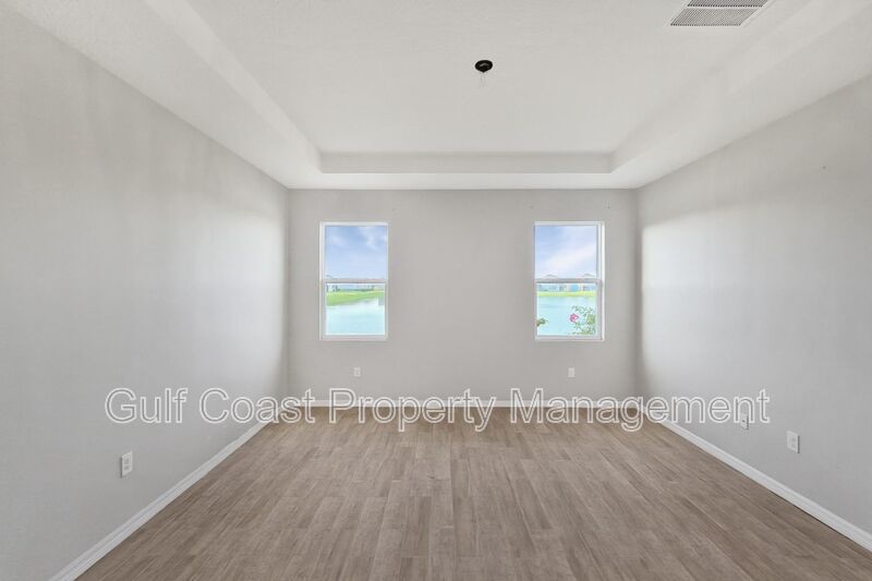 Limited-Time Offer: Two-for-One Application Fee Special! Flexible Move-In Costs! Pay only half the security deposit at lease signing and spread the rest over your first two months! property image