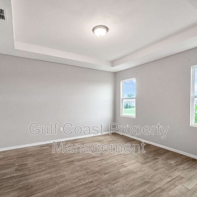 Limited-Time Offer: Two-for-One Application Fee Special! Flexible Move-In Costs! Pay only half the security deposit at lease signing and spread the rest over your first two months! property image